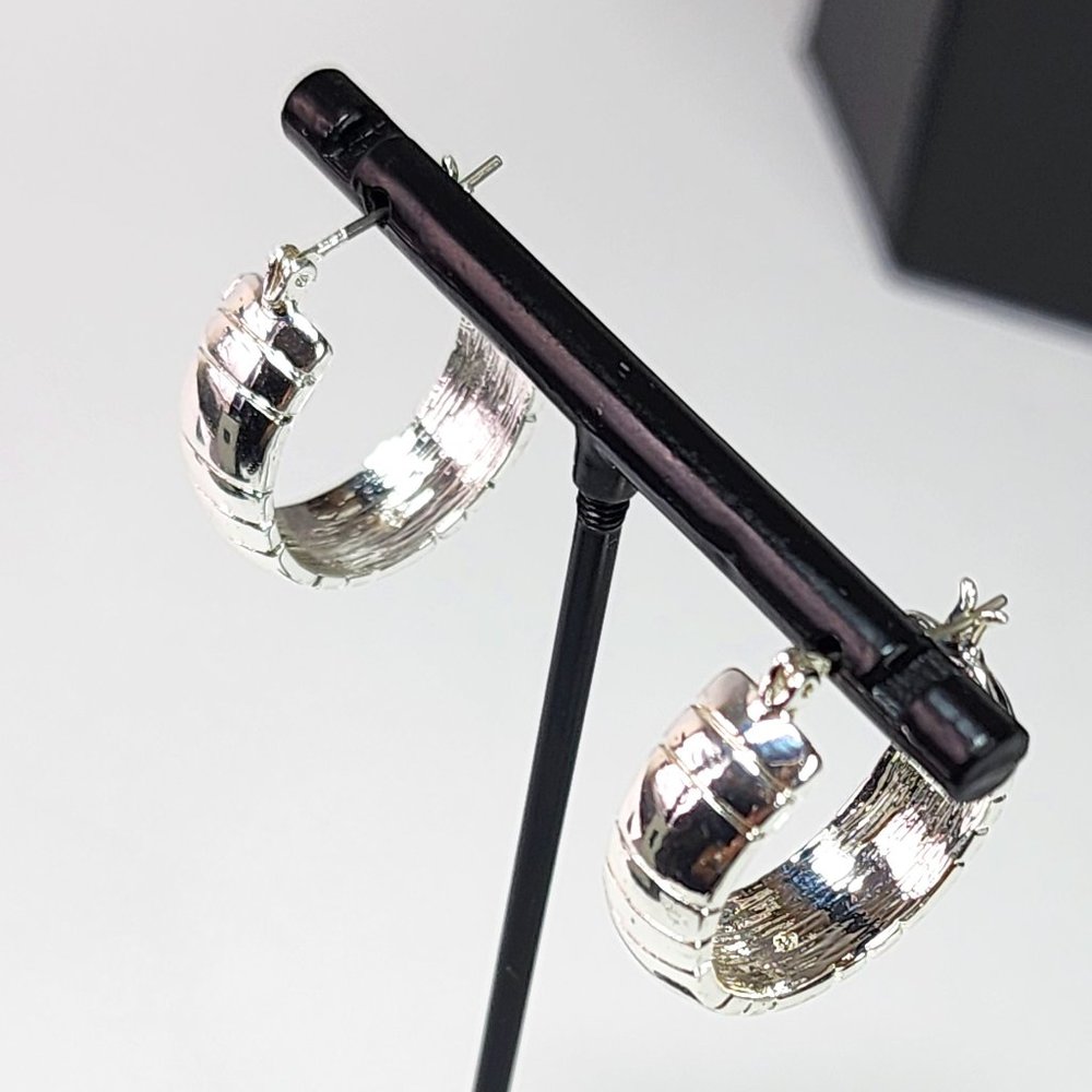 Wide Ridged Silvertone Earrings 45015-028